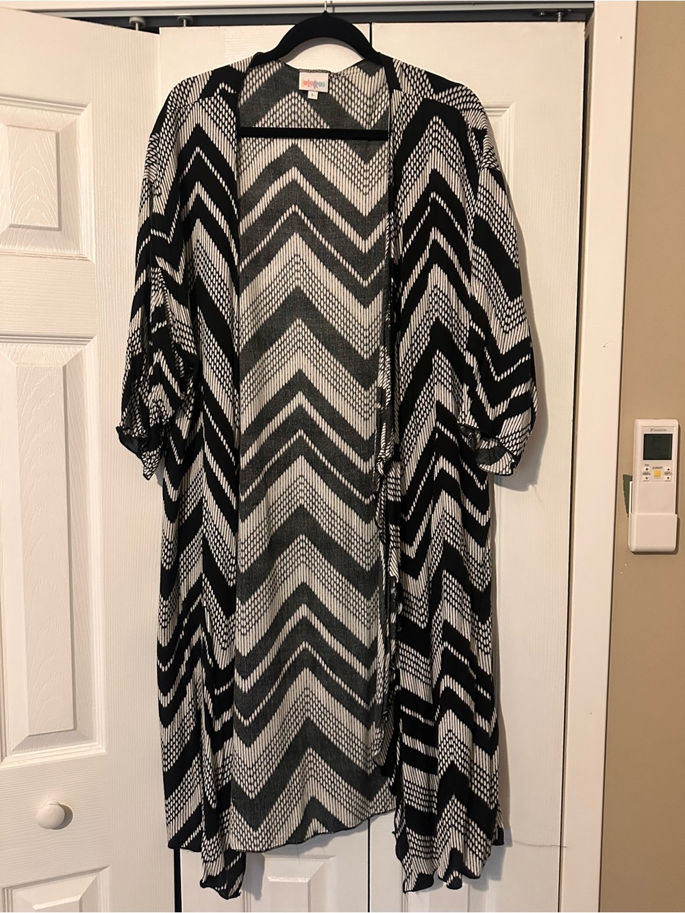 LuLaRoe Black and White Chevron Shirley Kimono
